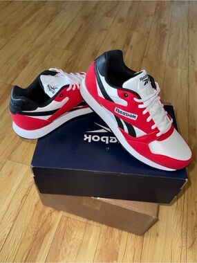 Reebok Ultra Flash Running Sneakers - Unisex Red White Black Low-Top Sneakers